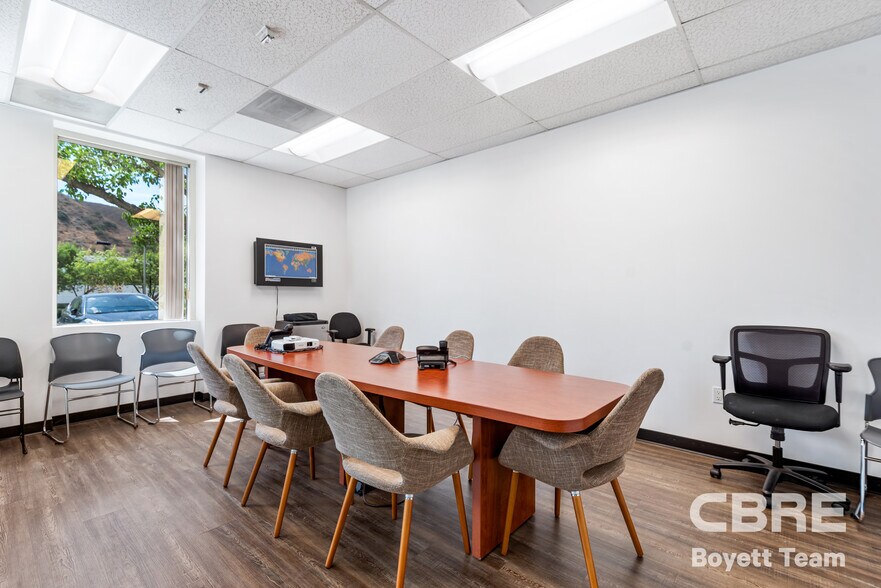 More Photos Of 26025 Mureau Rd, Calabasas Office For Sale