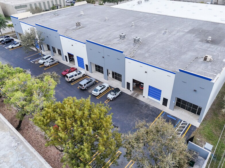 More Photos Of 955 NW 159th Dr, Miami Warehouse For Lease