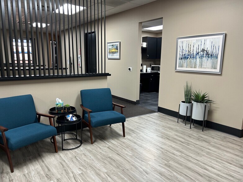 More Photos Of 50 S Stephanie St, Henderson Office For Sale