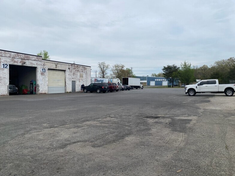 More Photos Of 12105 Acton Ln, Waldorf Warehouse For Lease