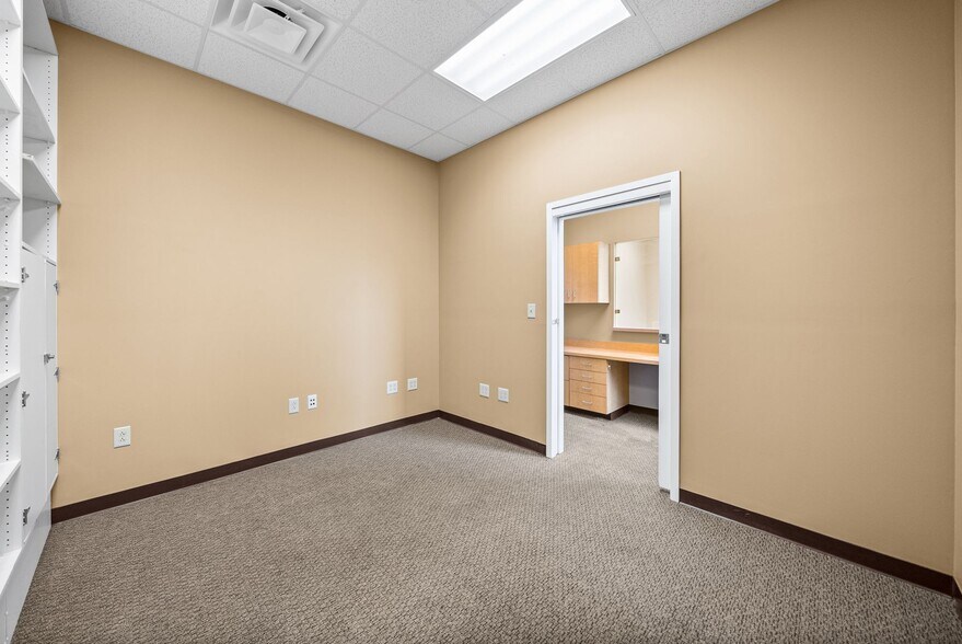 More Photos Of 2231 Stokes Rd, Clarksville Storefront Retail Office For Lease