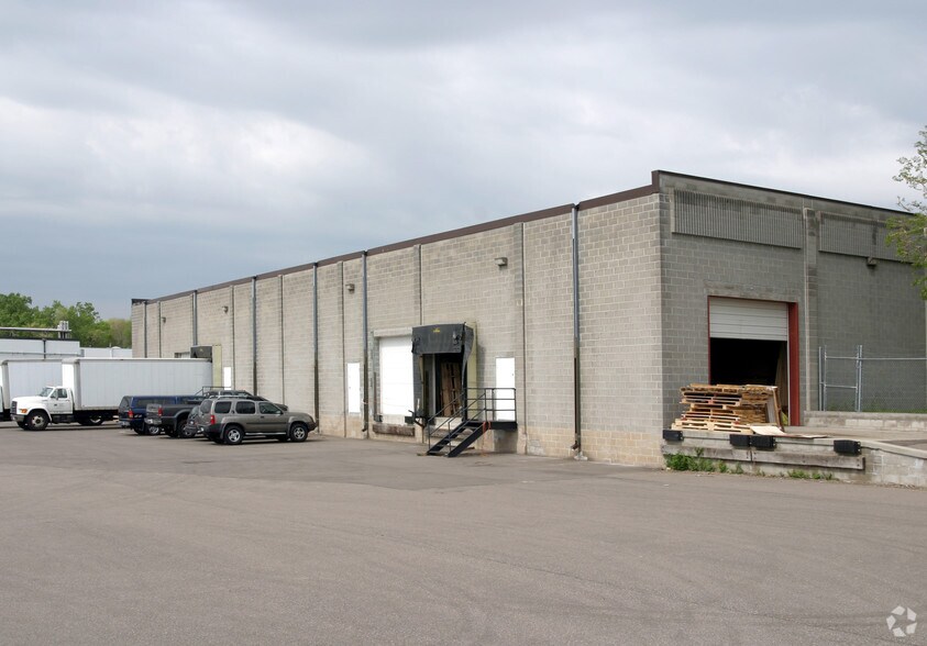 More Photos Of 3320 Terminal Dr, Eagan Distribution For Sale
