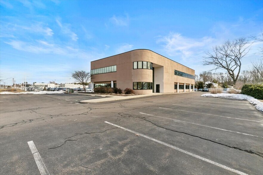 More Photos Of 556 Washington Ave, North Haven Office For Sale