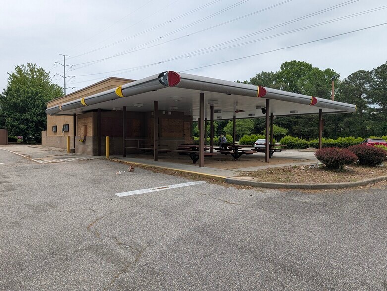 More Photos Of 200 Floyd Thompson Blvd, Hampton Fast Food For Lease