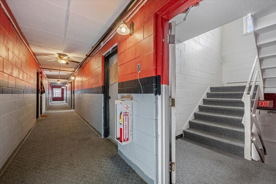 More Photos Of 928 W Hillcrest Dr, Dekalb Sorority Fraternity House For Sale