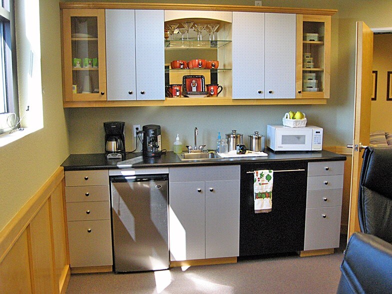 More Photos Of 1824 Empire Industrial Ct, Santa Rosa Research And Development For Lease