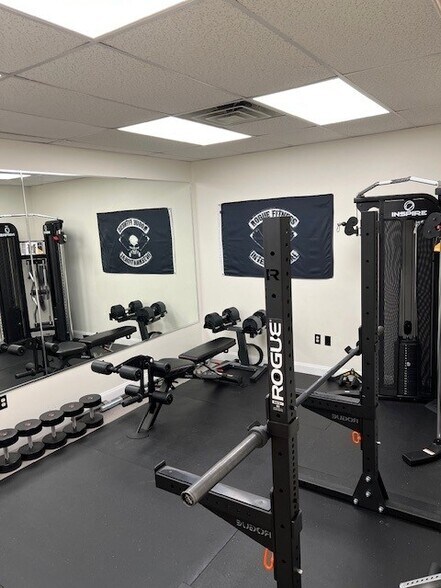 More Photos Of 500-502 Main St, Waltham Storefront Retail Residential For Lease