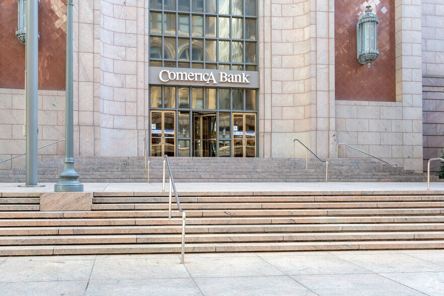 More Photos Of 1717 Main St, Dallas Office For Lease