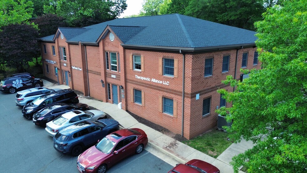 Primary Photo Of 10529-10535 Crestwood Dr, Manassas Medical For Lease