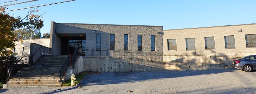 More Photos Of 1 Barry Pl, Stamford Light Manufacturing For Lease