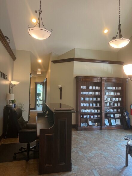 More Photos Of 770 Beacon St, West Dundee Medical For Sale