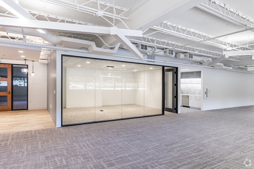 More Photos Of 3 Harbor Dr, Sausalito Medical For Lease