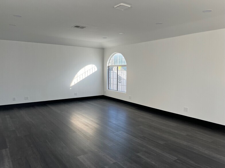 More Photos Of 530 S 7th St, Las Vegas Office Residential For Lease