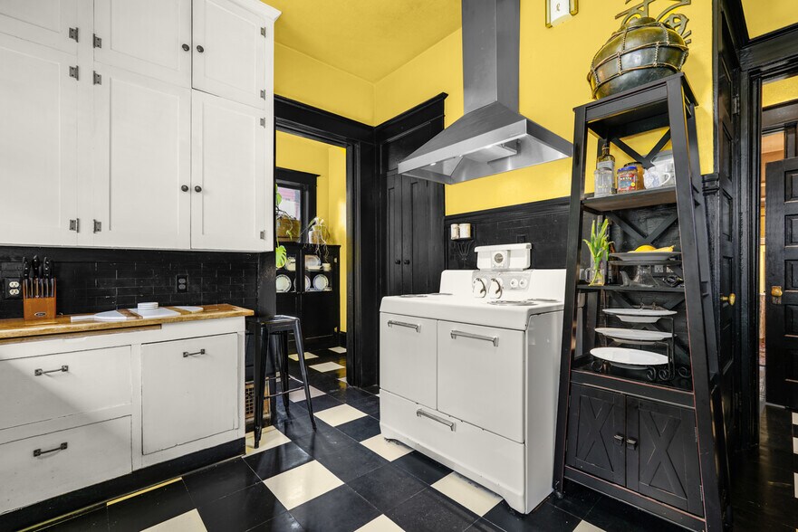 More Photos Of 3123 Ne Broadway St, Portland Storefront Retail Residential For Sale