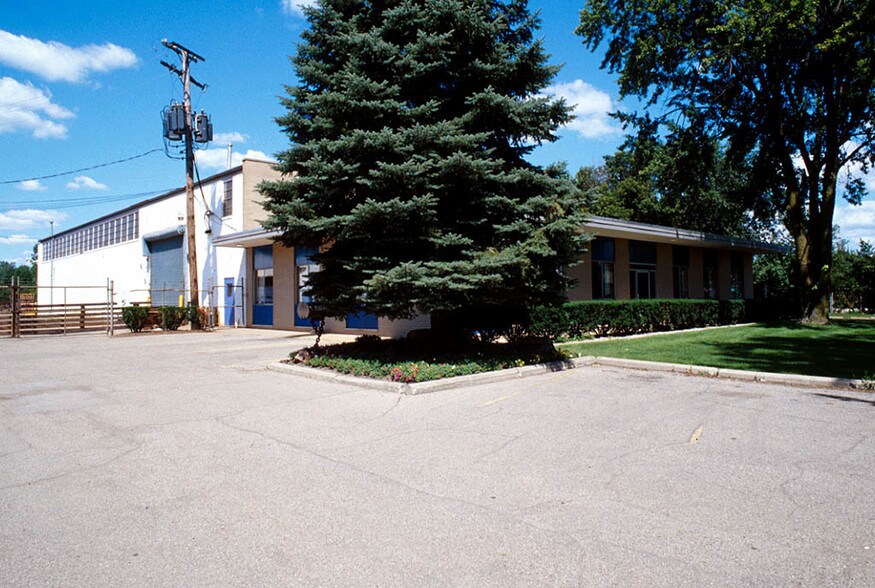 More Photos Of 30550 Eight Mile Rd, Farmington Hills Warehouse For Sale