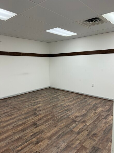 More Photos Of 556 Main St, Stroudsburg Office Residential For Lease