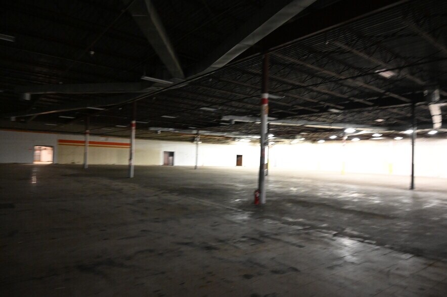 More Photos Of 2300 Claremont Ave, Ashland Freestanding For Lease