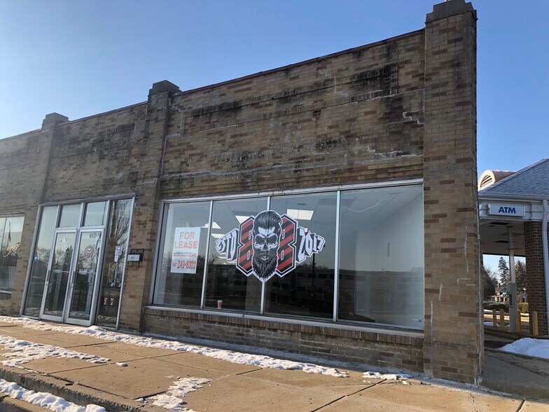 More Photos Of 417 Railroad Ave, Round Lake Freestanding For Lease