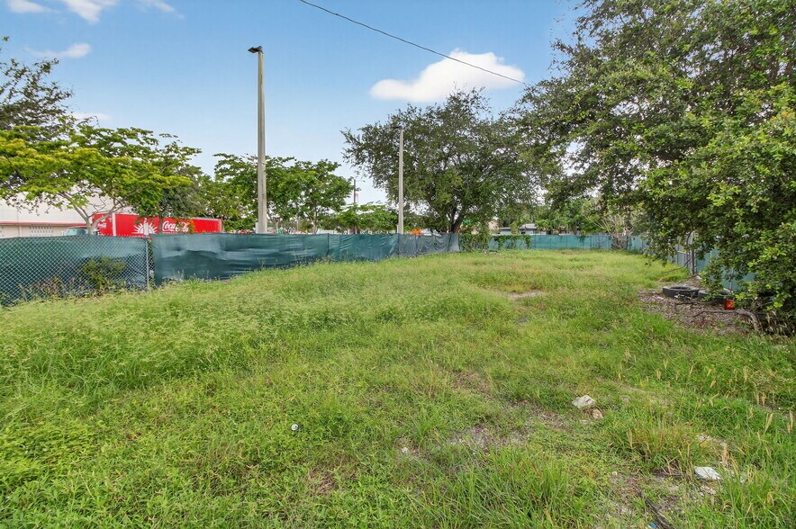 More Photos Of 5434 NE Miami Ct, Miami Land For Sale