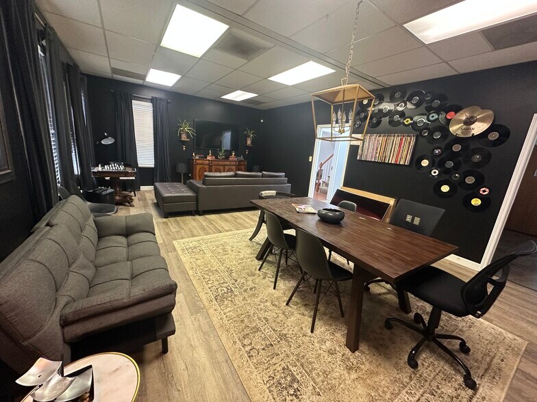 More Photos Of 22 Garlington Rd, Greenville Office For Lease