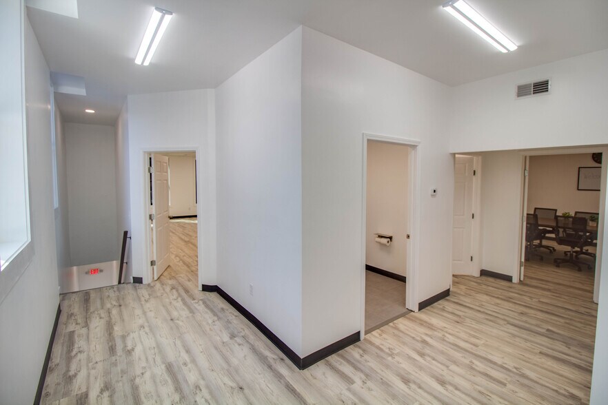 More Photos Of 107 N State St, Jerseyville Office For Lease