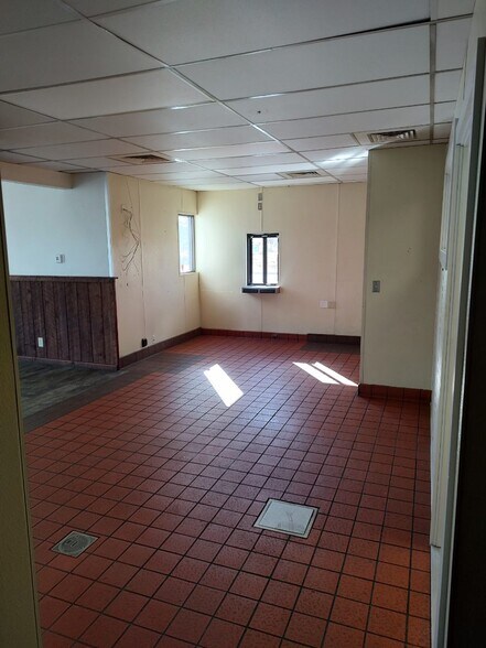 More Photos Of 220-240 N Palmer St, Delta Unknown For Lease