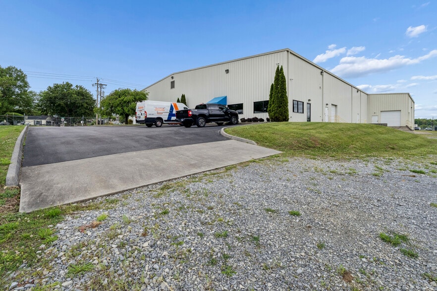 More Photos Of 2200 E Fairview Ave, Johnson City Warehouse For Sale