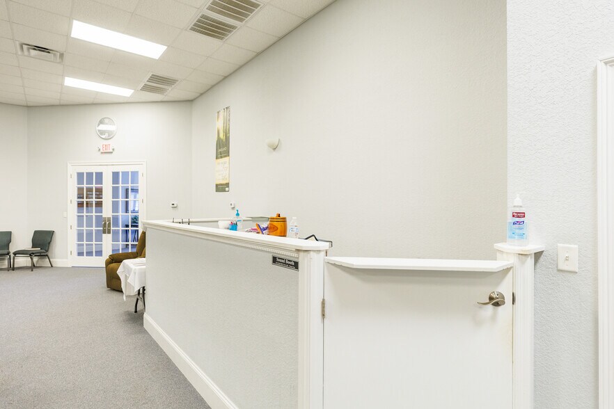 More Photos Of 37 E Main St, Lakeland Flex For Sale