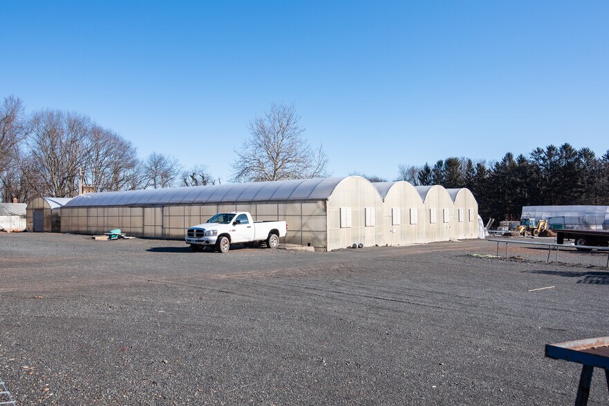 More Photos Of 1709 Kensington Rd, Berlin Specialty For Sale