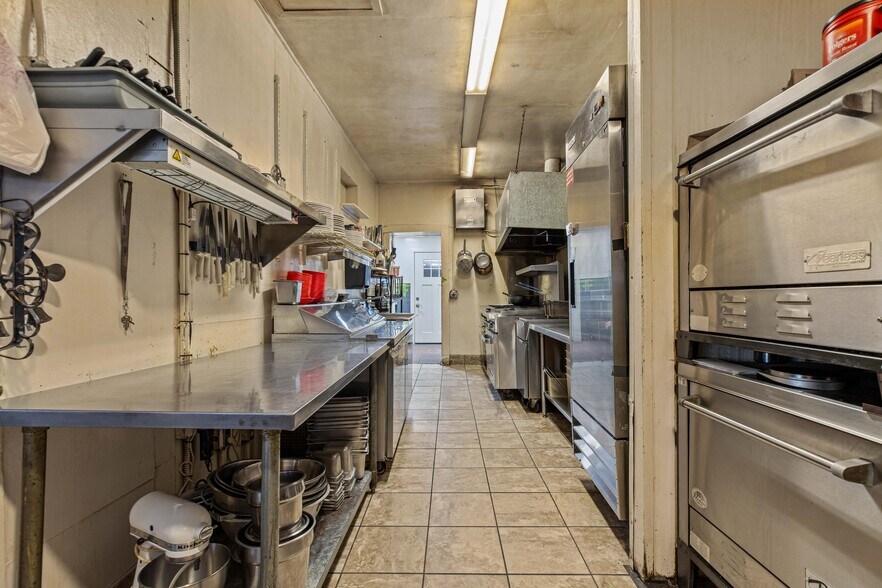 More Photos Of 30048 Yosemite Blvd, La Grange Bar For Sale