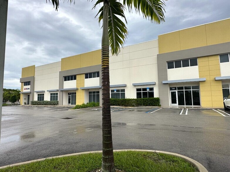 More Photos Of 12301 NW 112 Ave, Medley Distribution For Lease