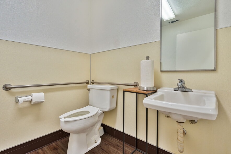 More Photos Of 3298 Monier Cir, Rancho Cordova Warehouse For Sale