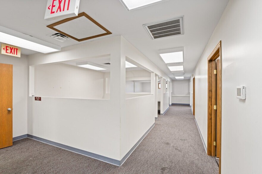 More Photos Of 1515 S 19th St, Elwood Office For Sale