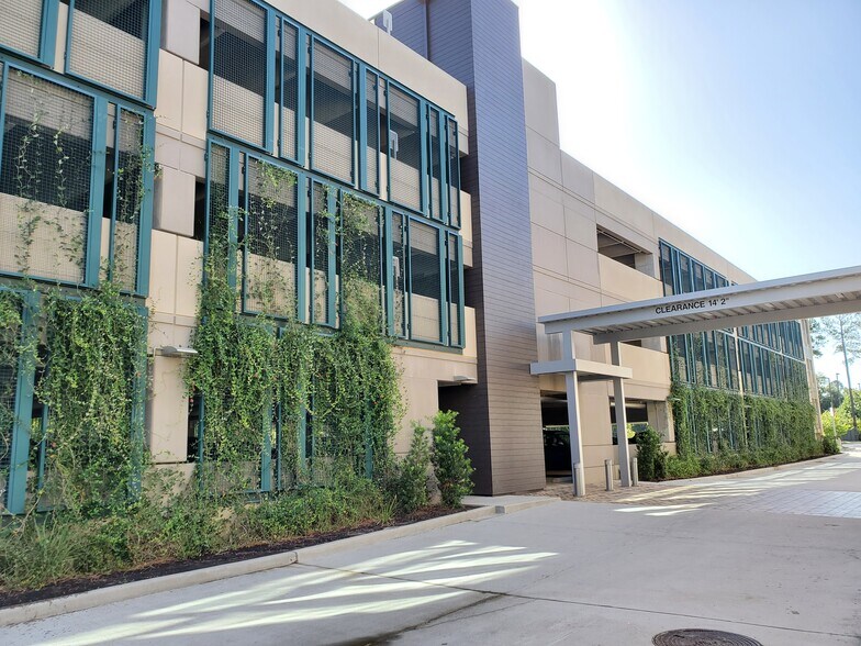 More Photos Of East Shore & Grogan's Mill, The Woodlands Unknown For Lease