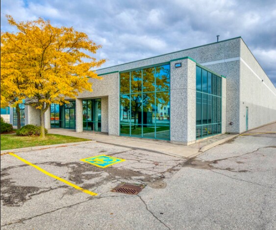 More Photos Of 7205 Edwards Blvd, Mississauga Warehouse For Lease