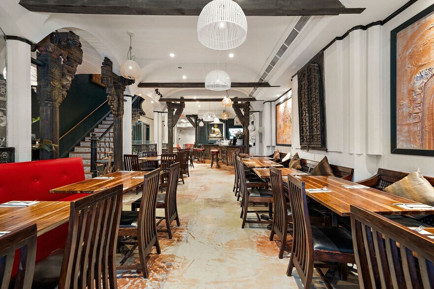 More Photos Of 1450 Rue Crescent, Montréal Restaurant For Lease