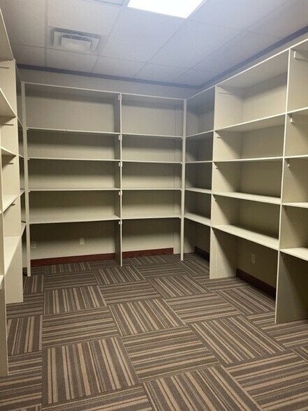 More Photos Of 1217 Centre St NW, Calgary Office For Lease