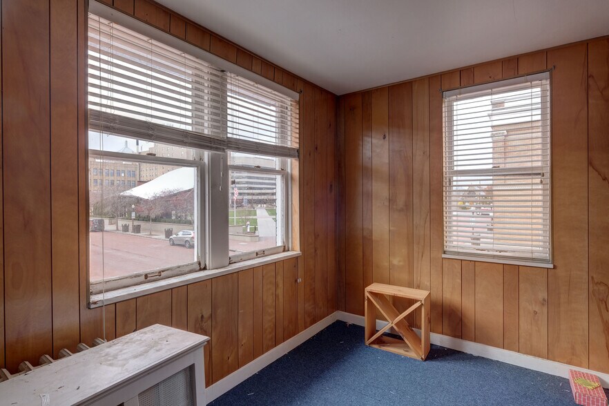 More Photos Of 329 4th St, Wausau Storefront Retail Residential For Sale