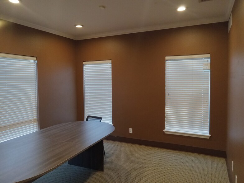 More Photos Of 2702 Calloway Rd, Tyler Office For Lease