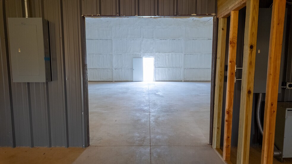 More Photos Of 11774 Maui Ln, Edmond Industrial For Sale
