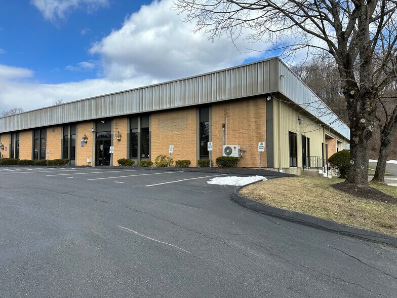 Primary Photo Of 61 Commerce Rd, Brookfield Warehouse For Lease