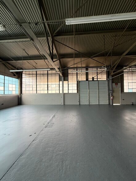 More Photos Of 911 15th St, Columbus Warehouse For Lease