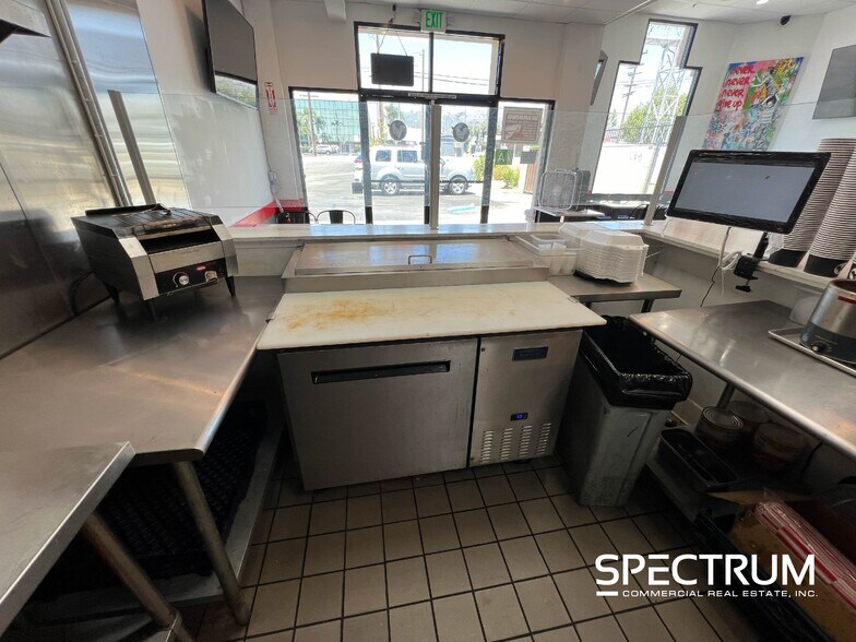 More Photos Of 21514-21534 Devonshire St, Chatsworth Storefront For Lease