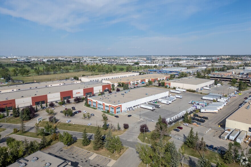 More Photos Of 3000 15th St NE, Calgary Warehouse For Sale