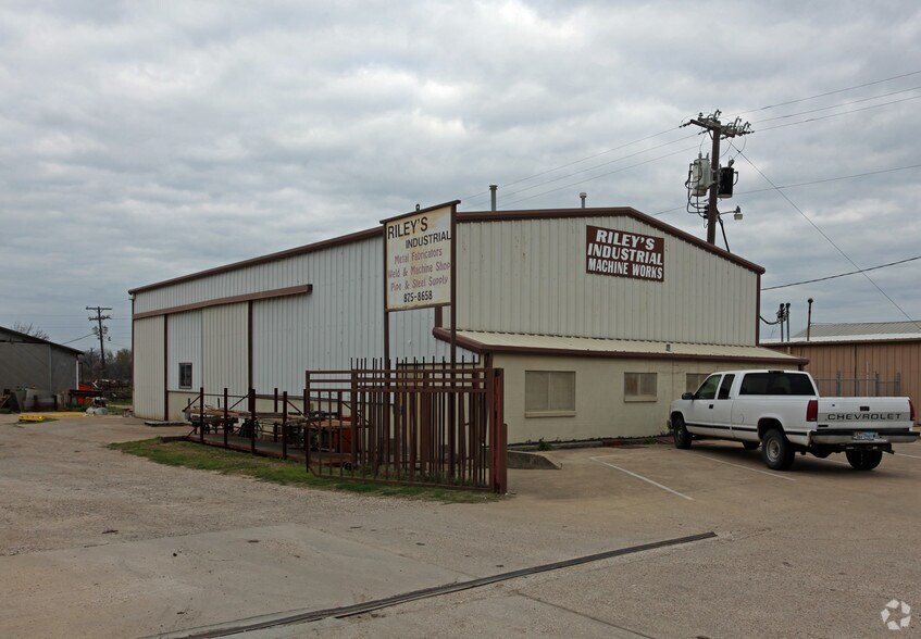 More Photos Of 1003 S Kaufman St, Ennis Warehouse For Sale