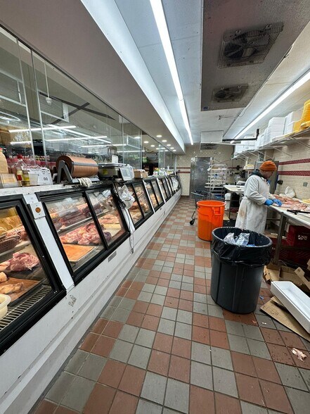 More Photos Of 2343 Jerome Ave, Bronx Supermarket For Sale