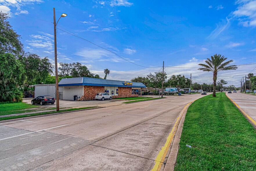 More Photos Of 4651 S Ridgewood Ave, Port Orange Auto Repair For Sale