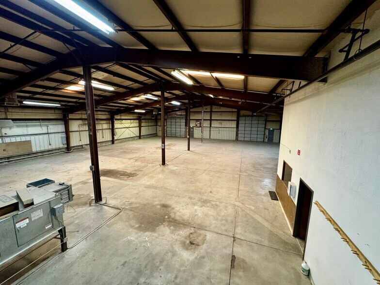 More Photos Of 508 Olathe St, Aurora Warehouse For Lease
