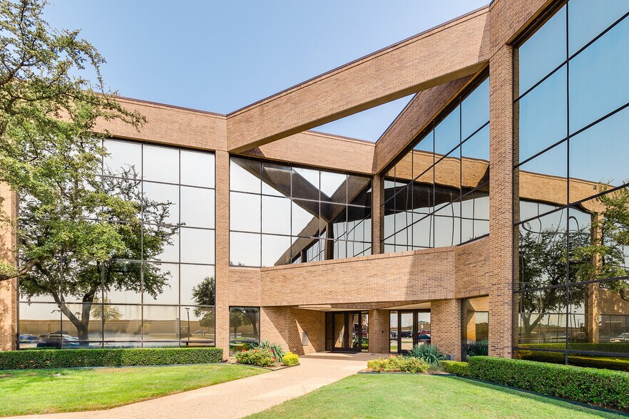 More Photos Of 3301 Airport Fwy, Bedford Office For Lease