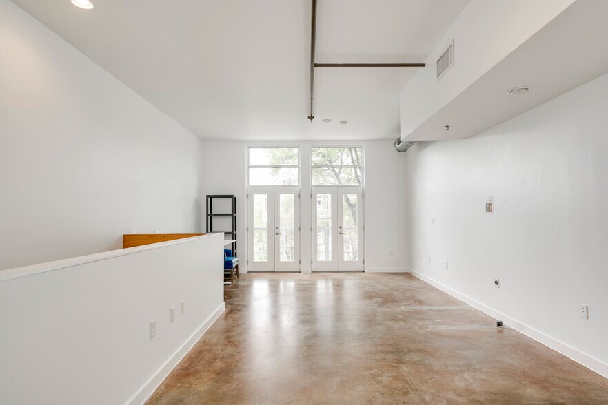 More Photos Of 1601 E Cesar Chavez St, Austin Apartments For Sale